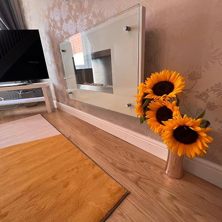 Contractors Or Family House - M1 Nottingham - Ikea Retail Park - Catkin Drive - 2 Bed Home With Driveway, Private Garden, Sleeps 4 - Tv'S In All Rooms Giltbrook Dış mekan fotoğraf