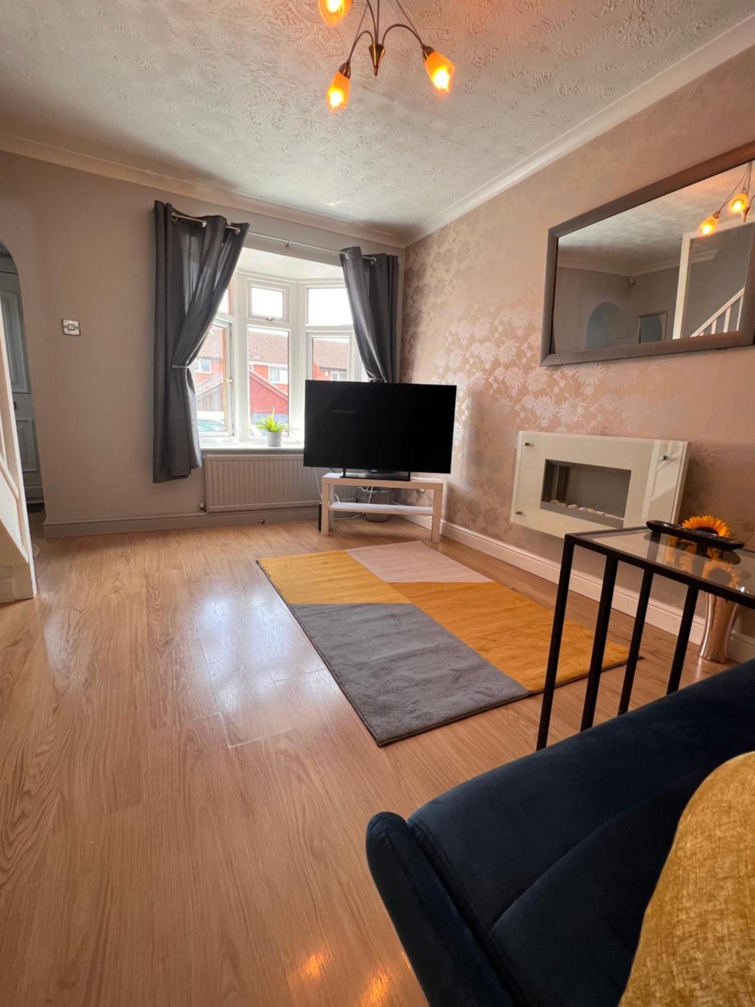Contractors Or Family House - M1 Nottingham - Ikea Retail Park - Catkin Drive - 2 Bed Home With Driveway, Private Garden, Sleeps 4 - Tv'S In All Rooms Giltbrook Dış mekan fotoğraf