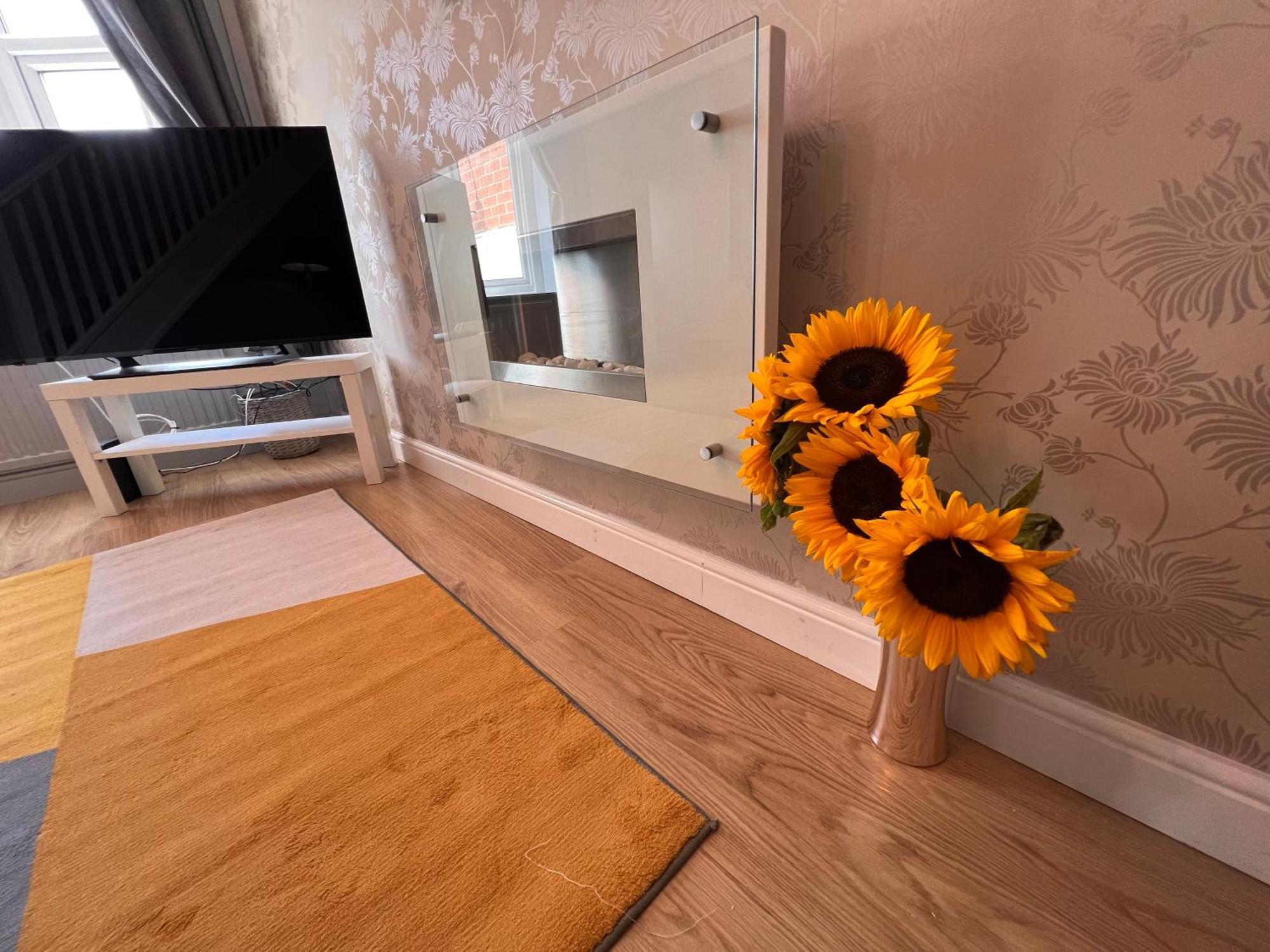 Contractors Or Family House - M1 Nottingham - Ikea Retail Park - Catkin Drive - 2 Bed Home With Driveway, Private Garden, Sleeps 4 - Tv'S In All Rooms Giltbrook Dış mekan fotoğraf