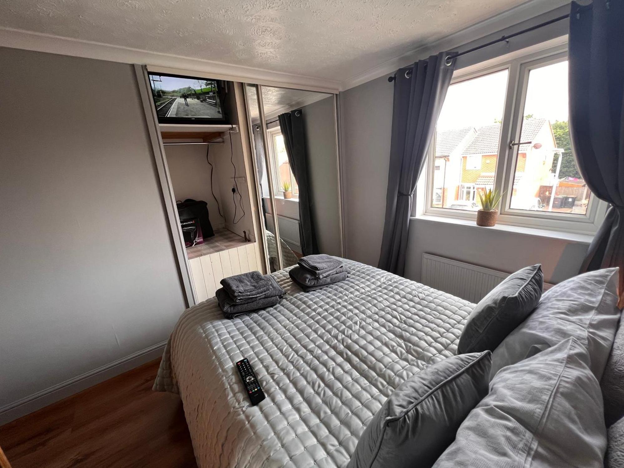 Contractors Or Family House - M1 Nottingham - Ikea Retail Park - Catkin Drive - 2 Bed Home With Driveway, Private Garden, Sleeps 4 - Tv'S In All Rooms Giltbrook Dış mekan fotoğraf