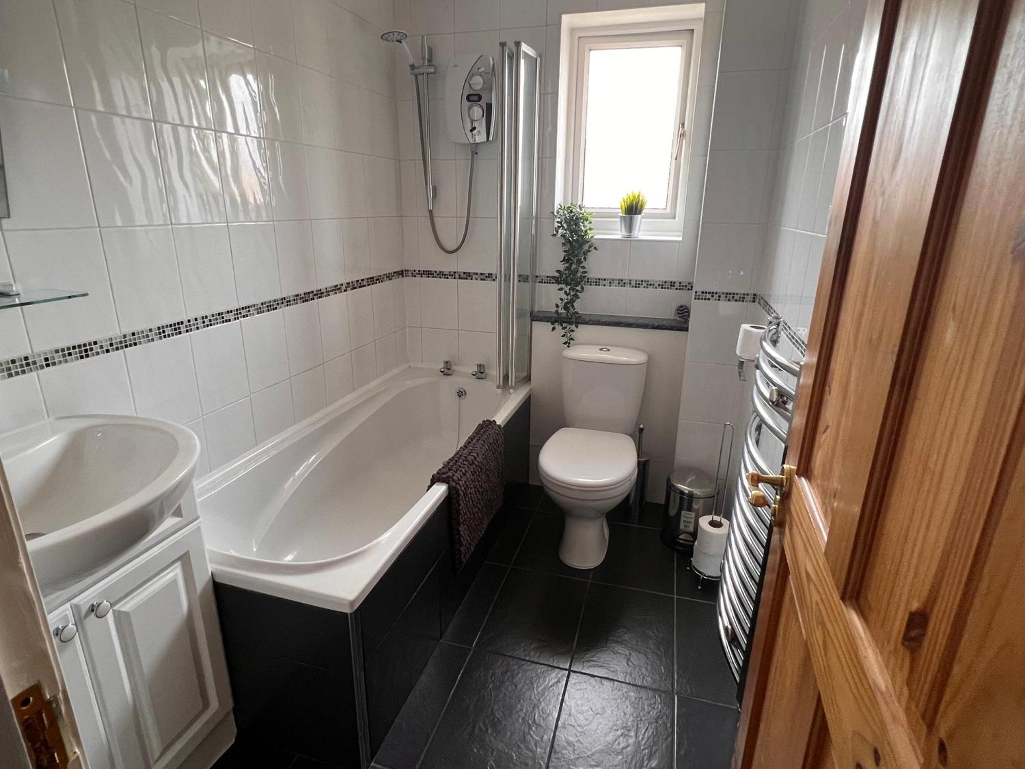 Contractors Or Family House - M1 Nottingham - Ikea Retail Park - Catkin Drive - 2 Bed Home With Driveway, Private Garden, Sleeps 4 - Tv'S In All Rooms Giltbrook Dış mekan fotoğraf