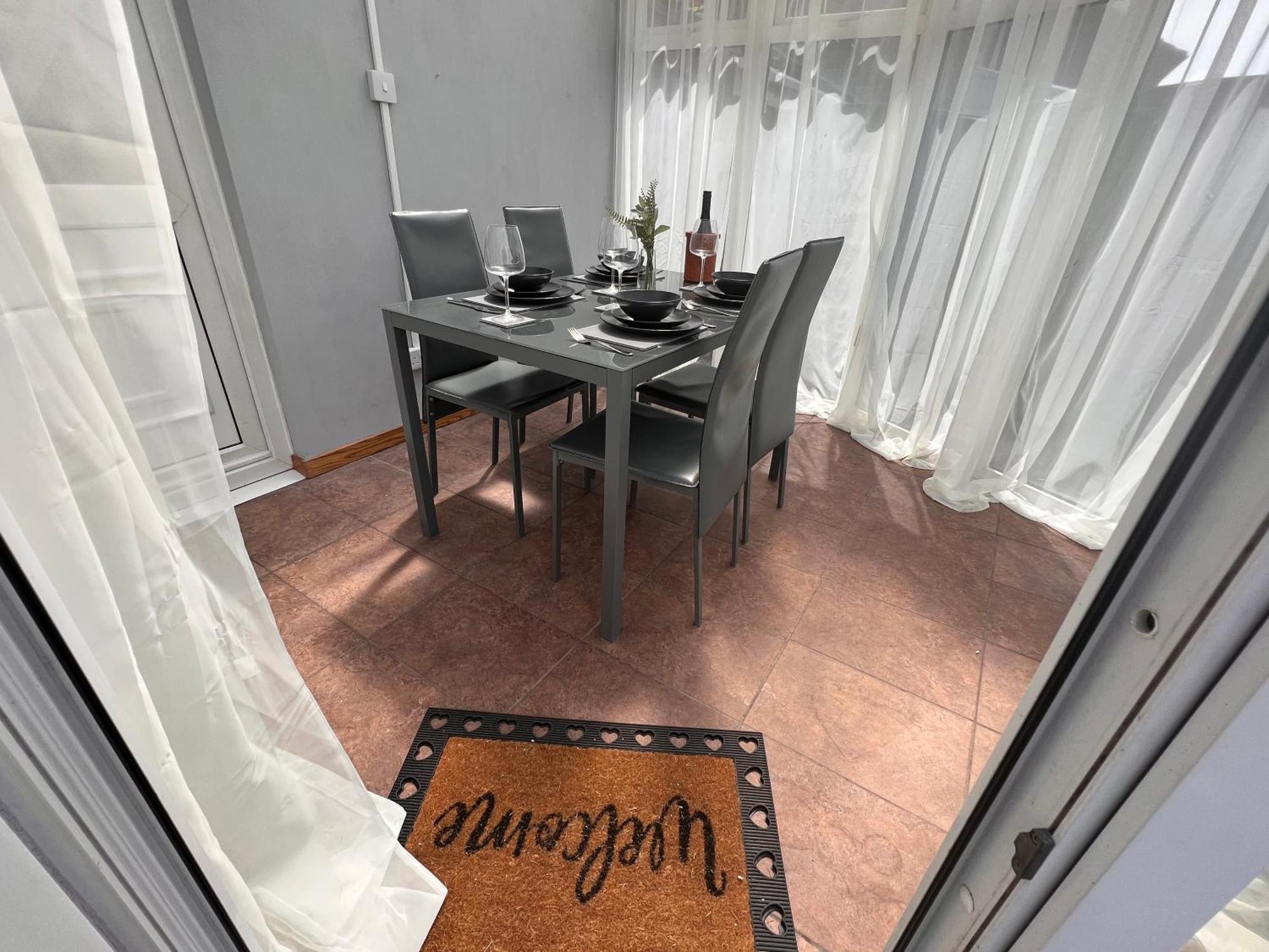 Contractors Or Family House - M1 Nottingham - Ikea Retail Park - Catkin Drive - 2 Bed Home With Driveway, Private Garden, Sleeps 4 - Tv'S In All Rooms Giltbrook Dış mekan fotoğraf