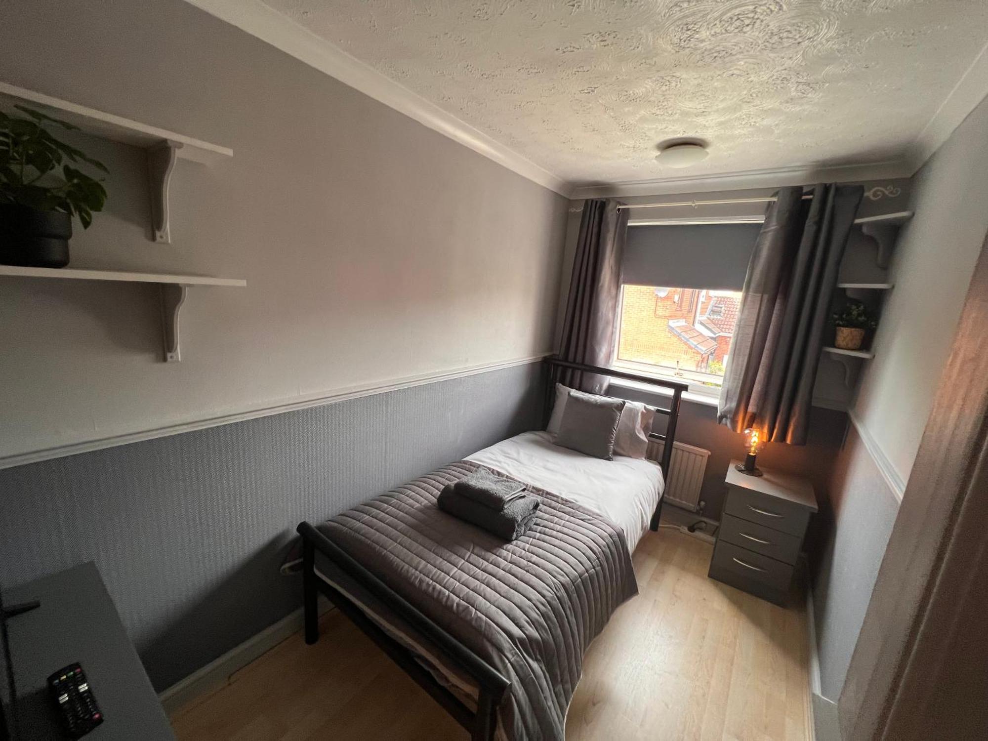 Contractors Or Family House - M1 Nottingham - Ikea Retail Park - Catkin Drive - 2 Bed Home With Driveway, Private Garden, Sleeps 4 - Tv'S In All Rooms Giltbrook Dış mekan fotoğraf