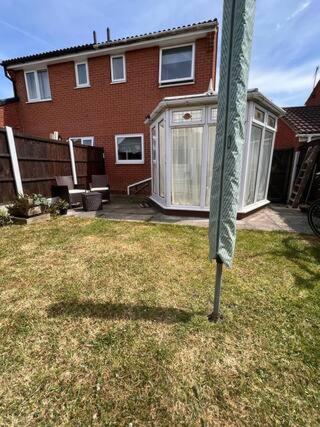 Contractors Or Family House - M1 Nottingham - Ikea Retail Park - Catkin Drive - 2 Bed Home With Driveway, Private Garden, Sleeps 4 - Tv'S In All Rooms Giltbrook Dış mekan fotoğraf