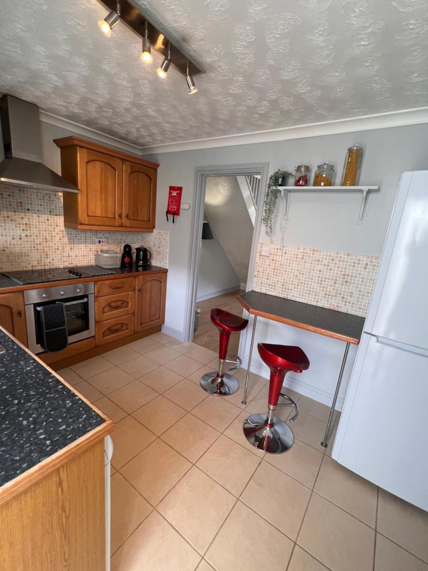 Contractors Or Family House - M1 Nottingham - Ikea Retail Park - Catkin Drive - 2 Bed Home With Driveway, Private Garden, Sleeps 4 - Tv'S In All Rooms Giltbrook Dış mekan fotoğraf